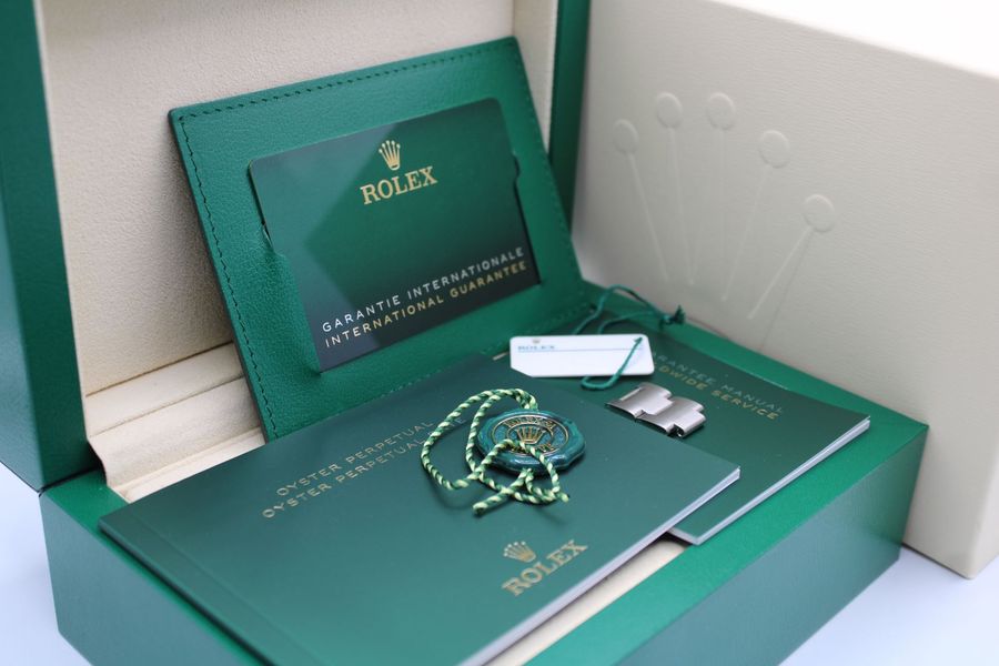 Rolex Oyster Perpetual 124300